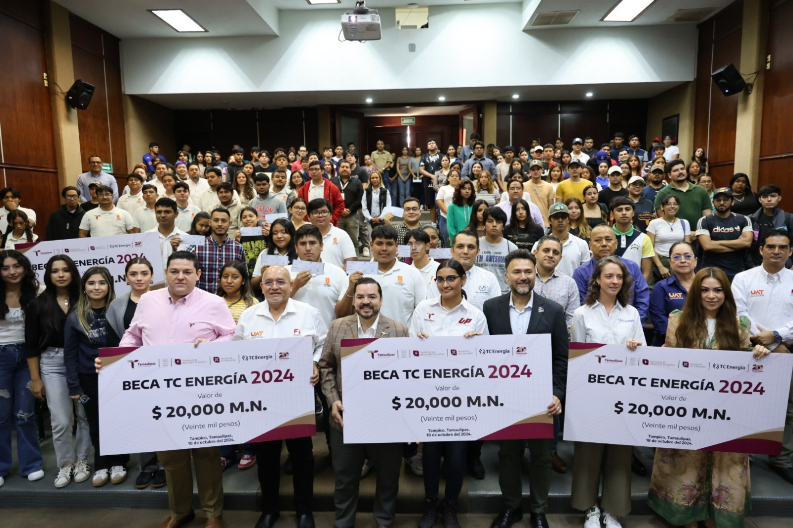 Entrega José Ramón Silva becas TC Energía 2024