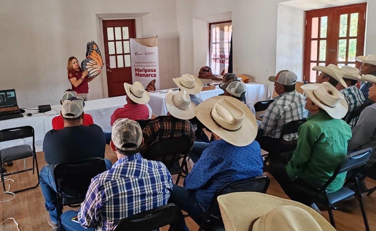 Capacita la Comisión de Parques a ejidatarios en pro de la mariposa monarca