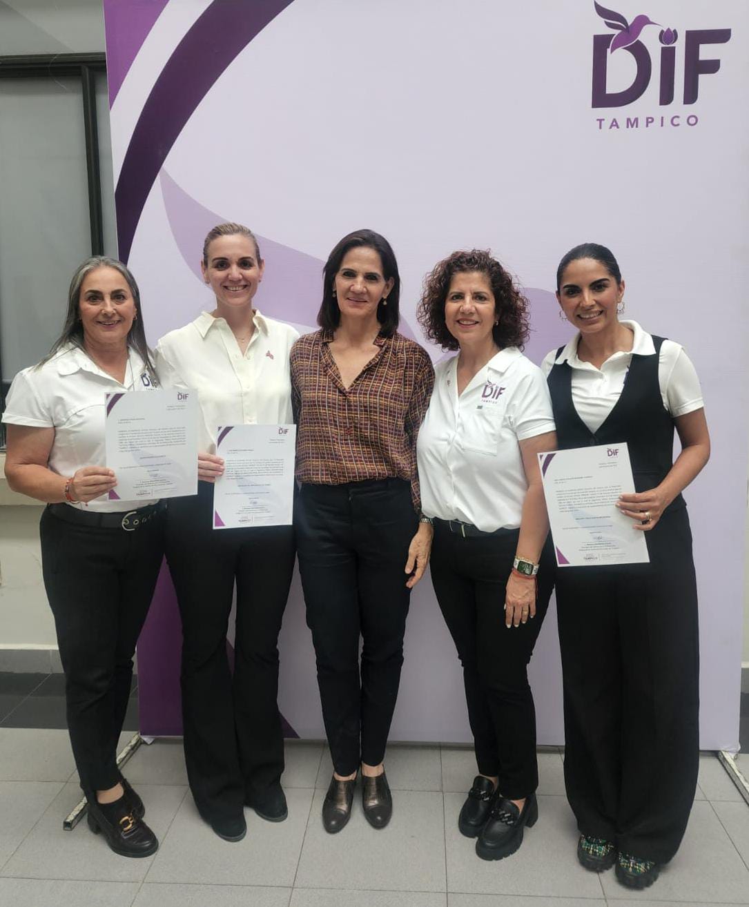 Presidenta del DIF Tampico Entrega Nombramientos a Equipo de Colaboradoras