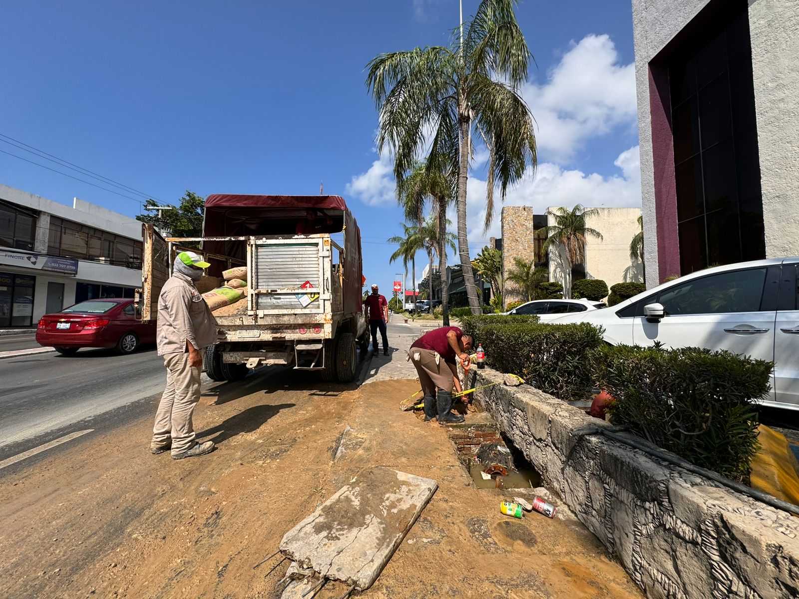 Atiende COMAPA Sur de manera oportuna fuga de agua en la Avenida Hidalgo