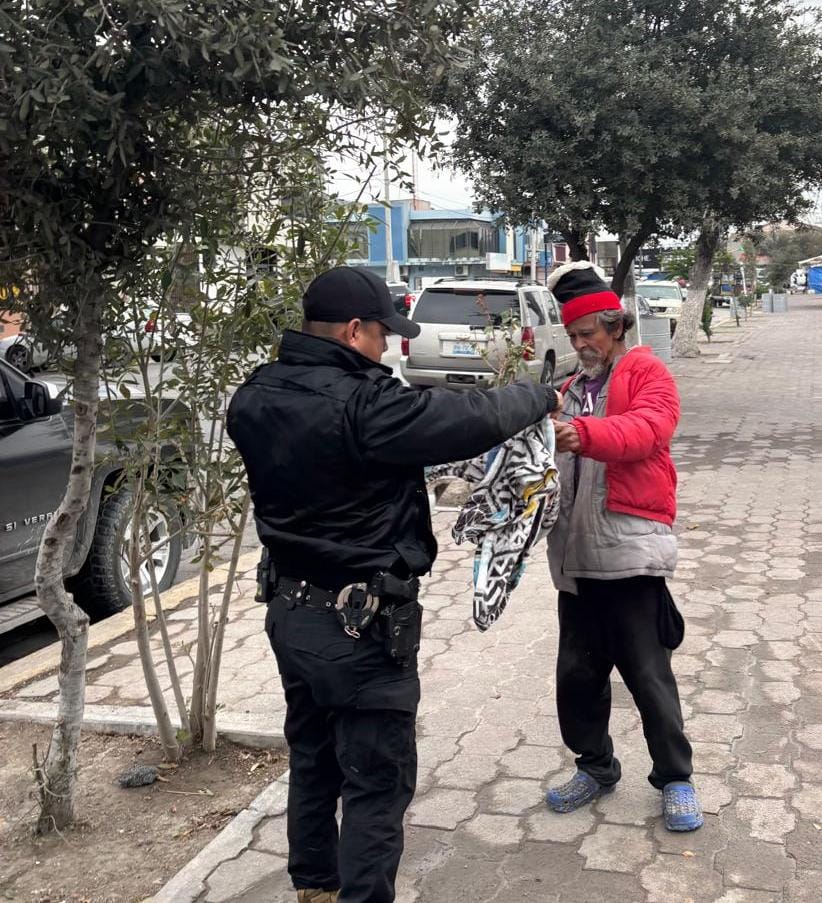 Guardia Estatal dona cobijas a personas en situación de calle