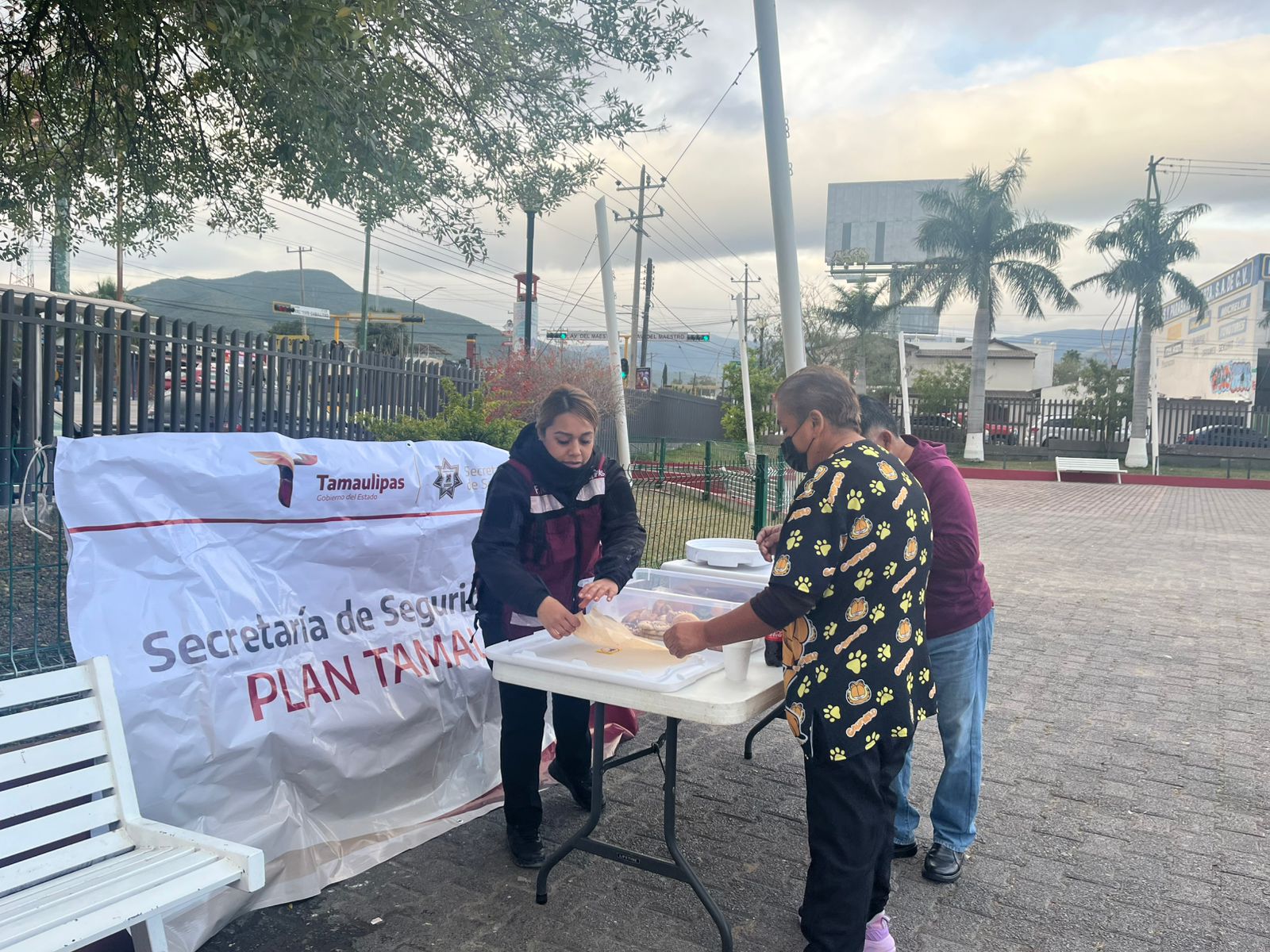 Guardia Estatal de Género apoya a familias viajeras y en el Hospital Infantil ante bajas temperaturas