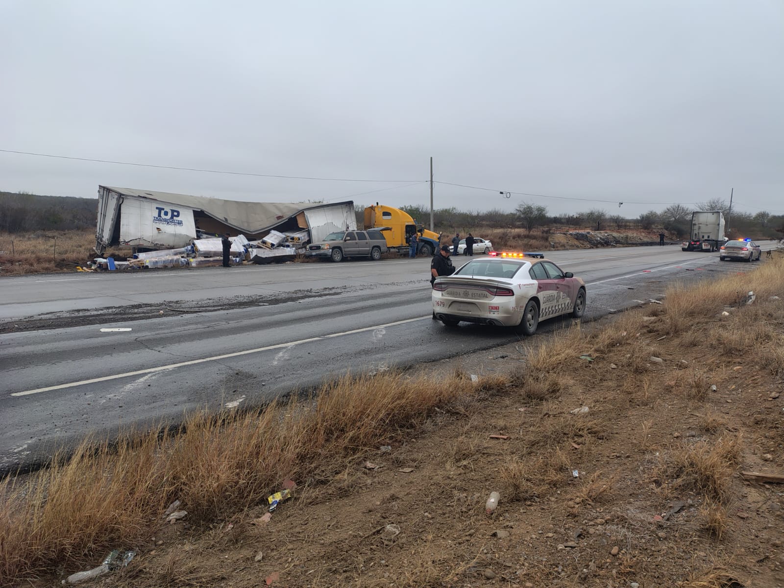 Guardia Estatal atiende accidente en el Libramiento México II, en Nuevo Laredo