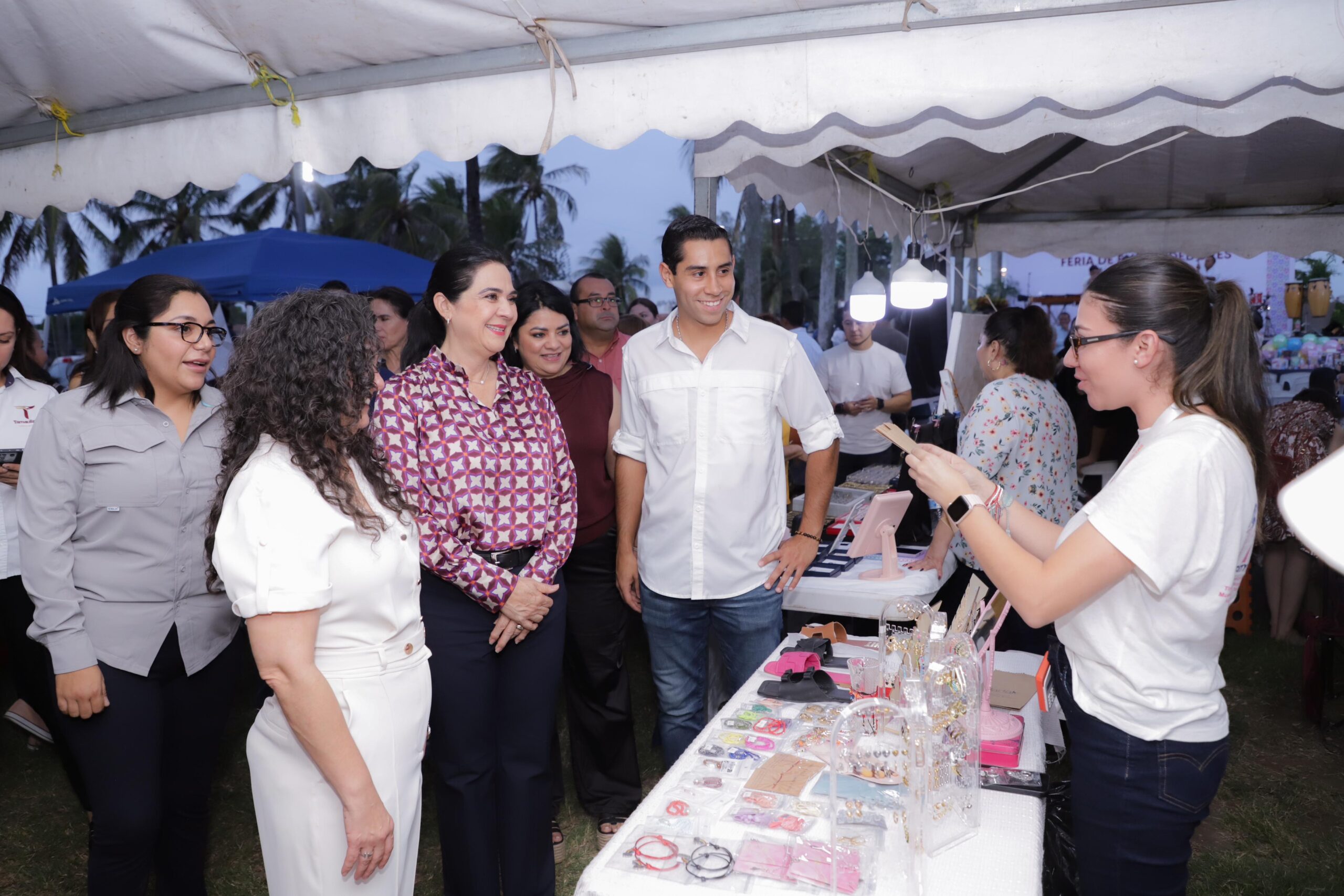 Promueve Mónica Villarreal Desarrollo Económico de Emprendedores