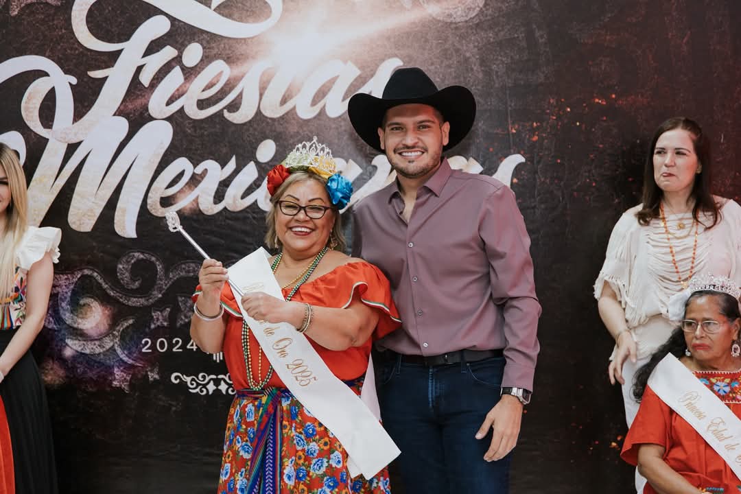 En el marco de las Fiestas Mexicanas, alcalde Alberto Granados corona a la reina de la Casa del Adulto Mayor