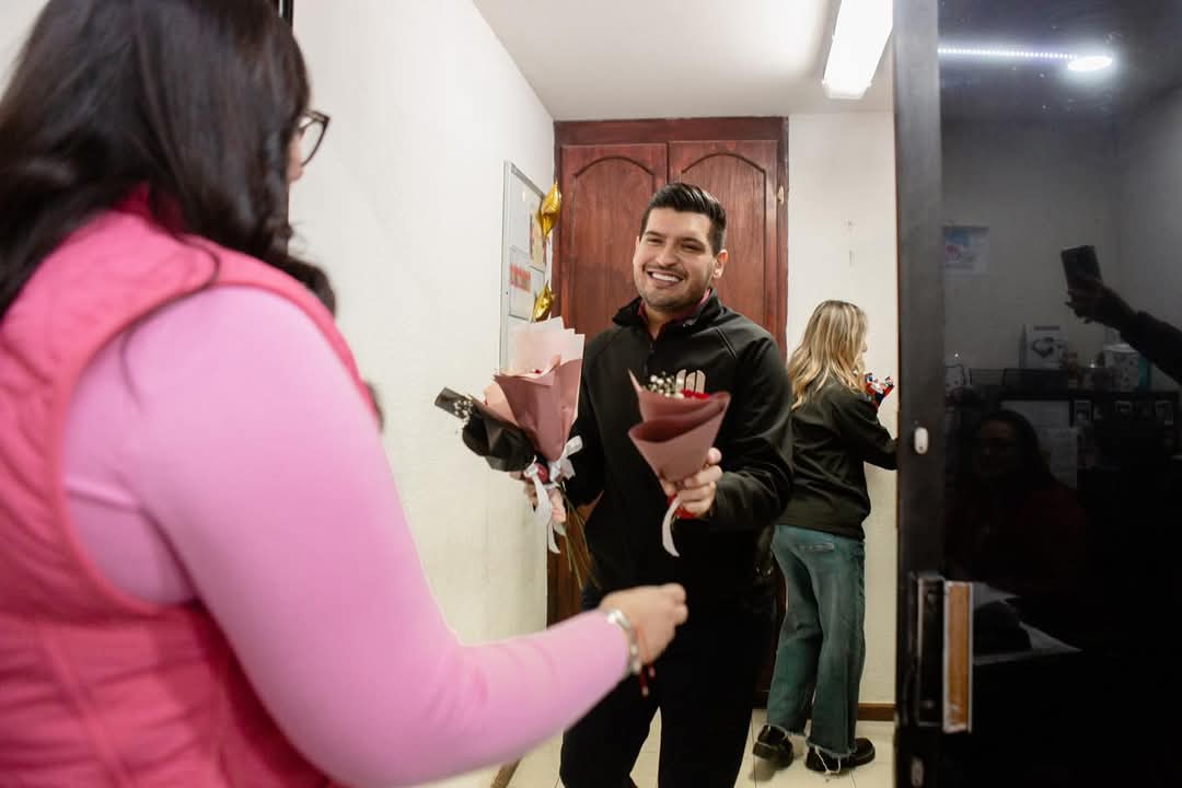 Celebra alcalde Alberto Granados el «Día del Amor y la Amistad» con detalles para los matamorenses