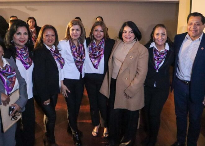 Atestigua Úrsula Salazar toma de protesta de la nueva mesa directiva de la Red de Mujeres Periodistas del Sur de Tamaulipas.