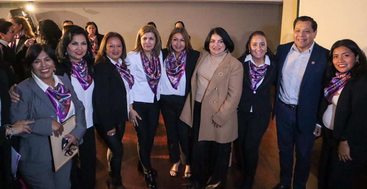 Atestigua Úrsula Salazar toma de protesta de la nueva mesa directiva de la Red de Mujeres Periodistas del Sur de Tamaulipas.