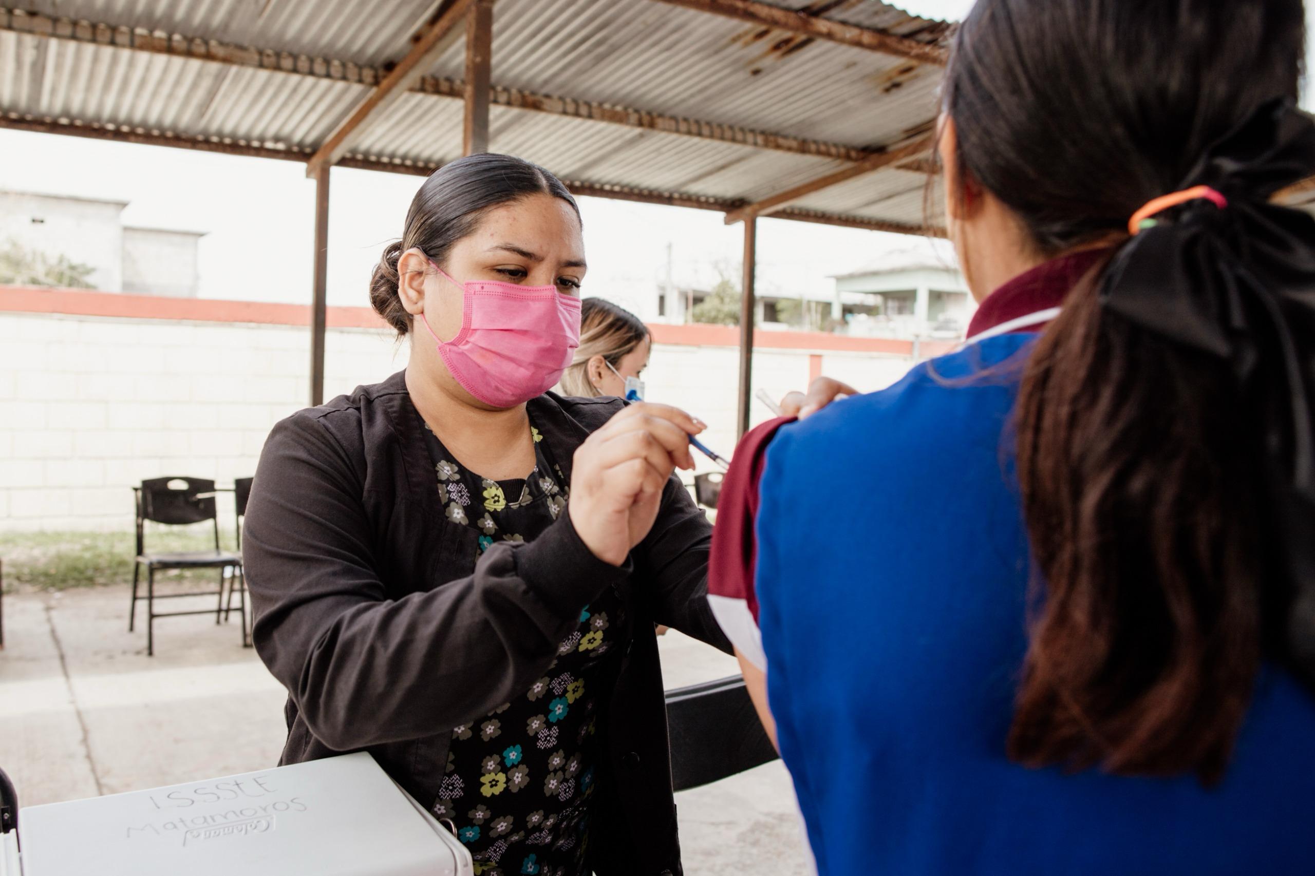 Lleva DIF Matamoros Brigada Asistencial a la Secundaria No. 9 “Profr. Cándido Moreno Ruiz”