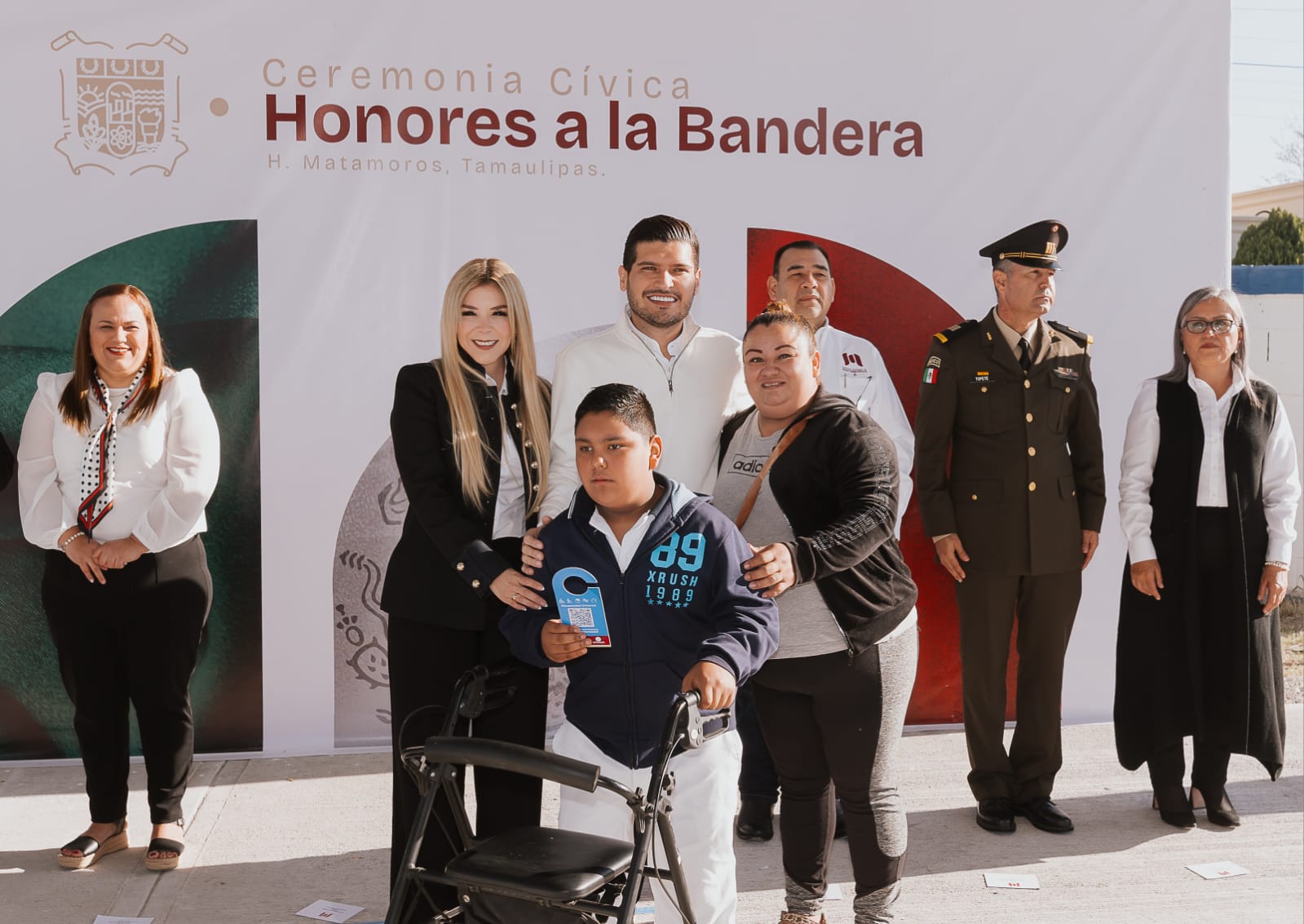 Entrega el Alcalde Beto Granados tarjetones de discapacidad