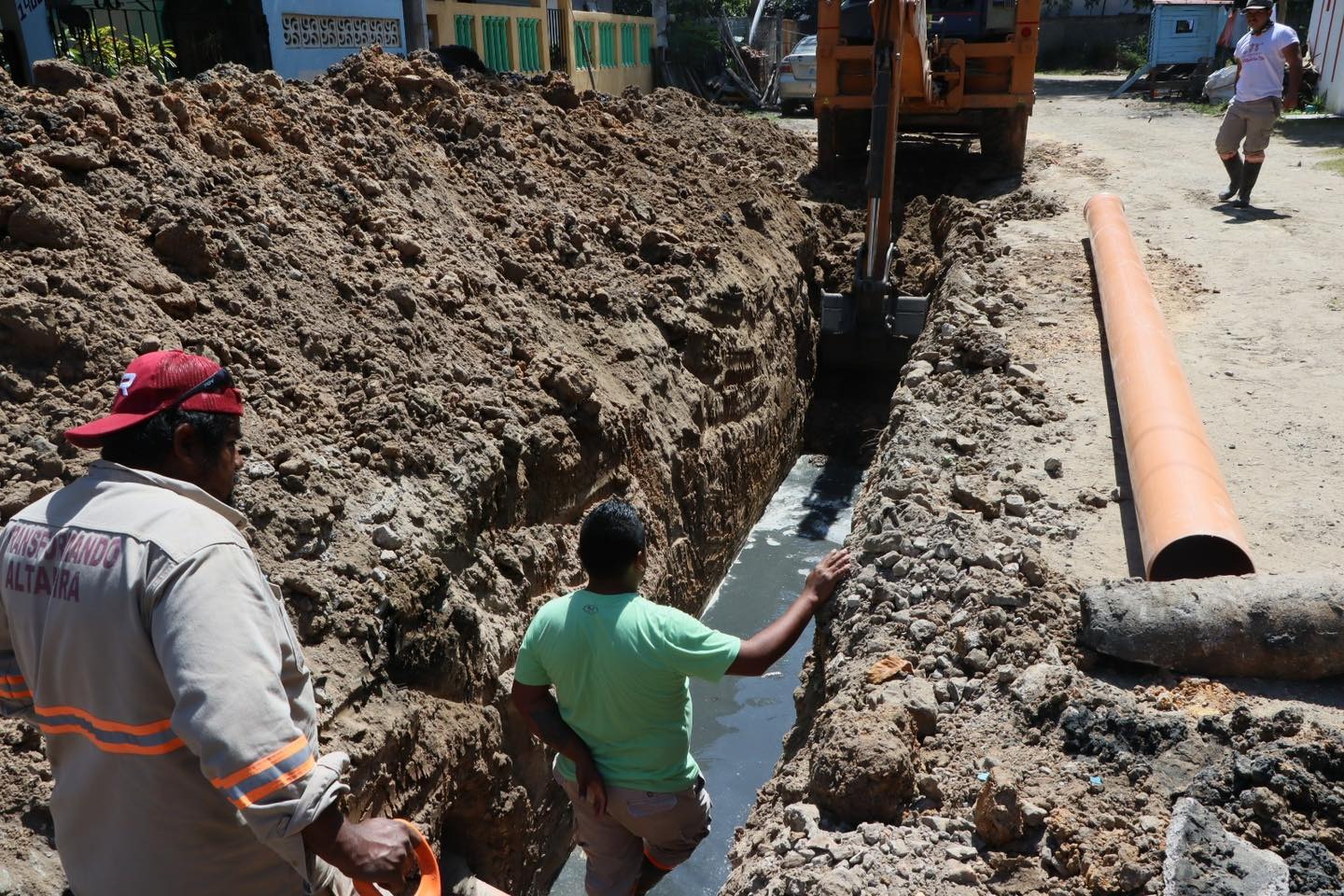 Repone COMAPA Altamira líneas de drenaje en diferentes sectores del municipio