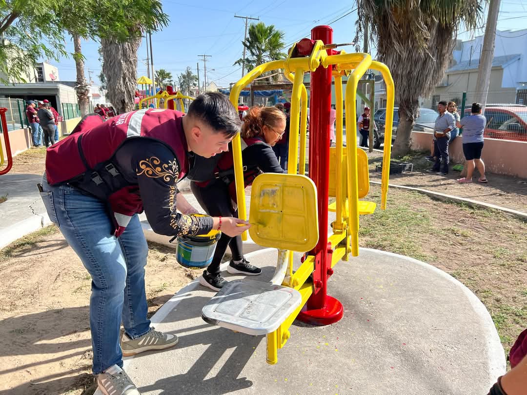 Rehabilitan área verde del Fraccionamiento Hacienda del Puente
