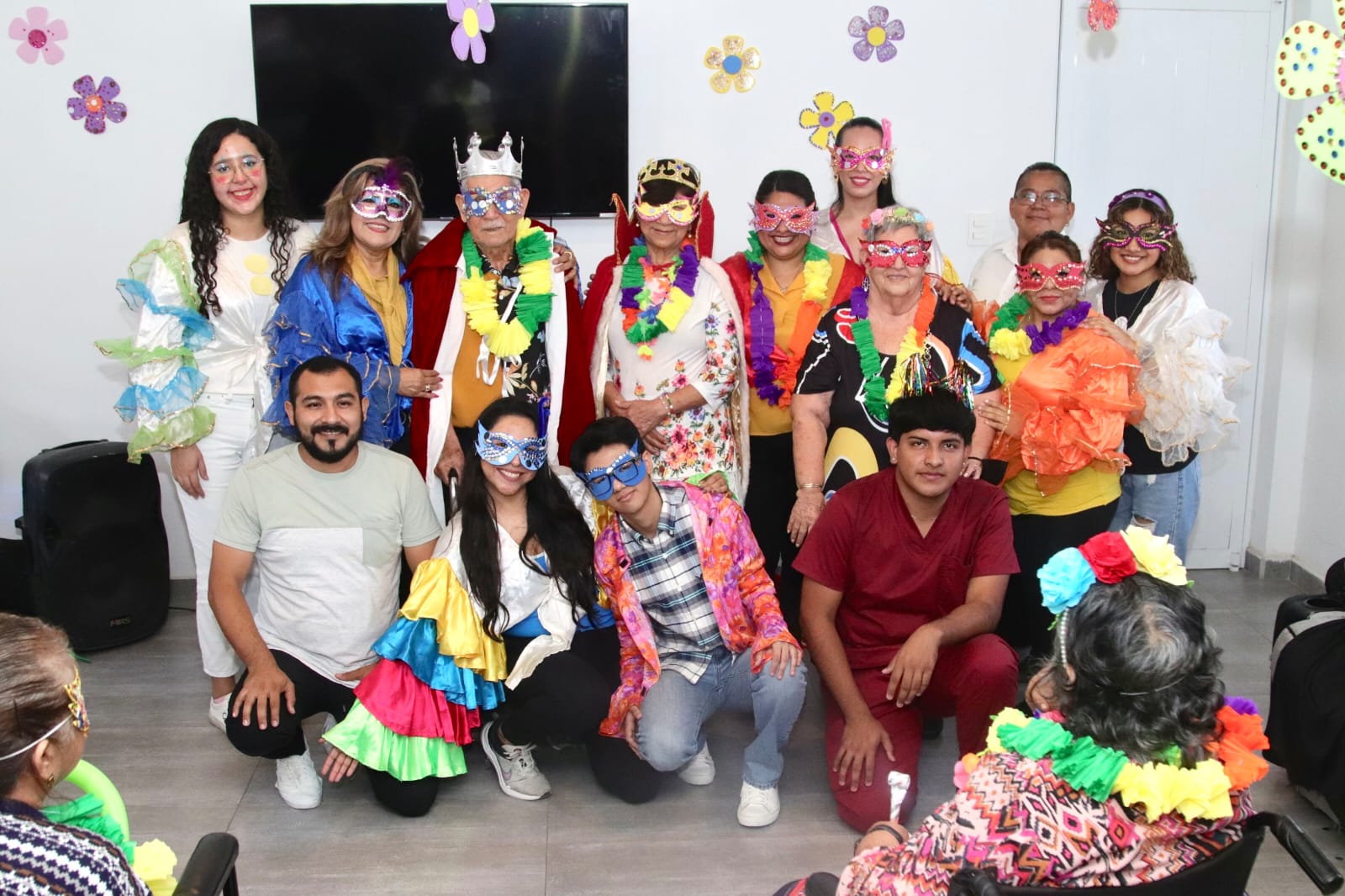Celebran Abuelitos DIF Tampico Gran Fiesta de Carnaval