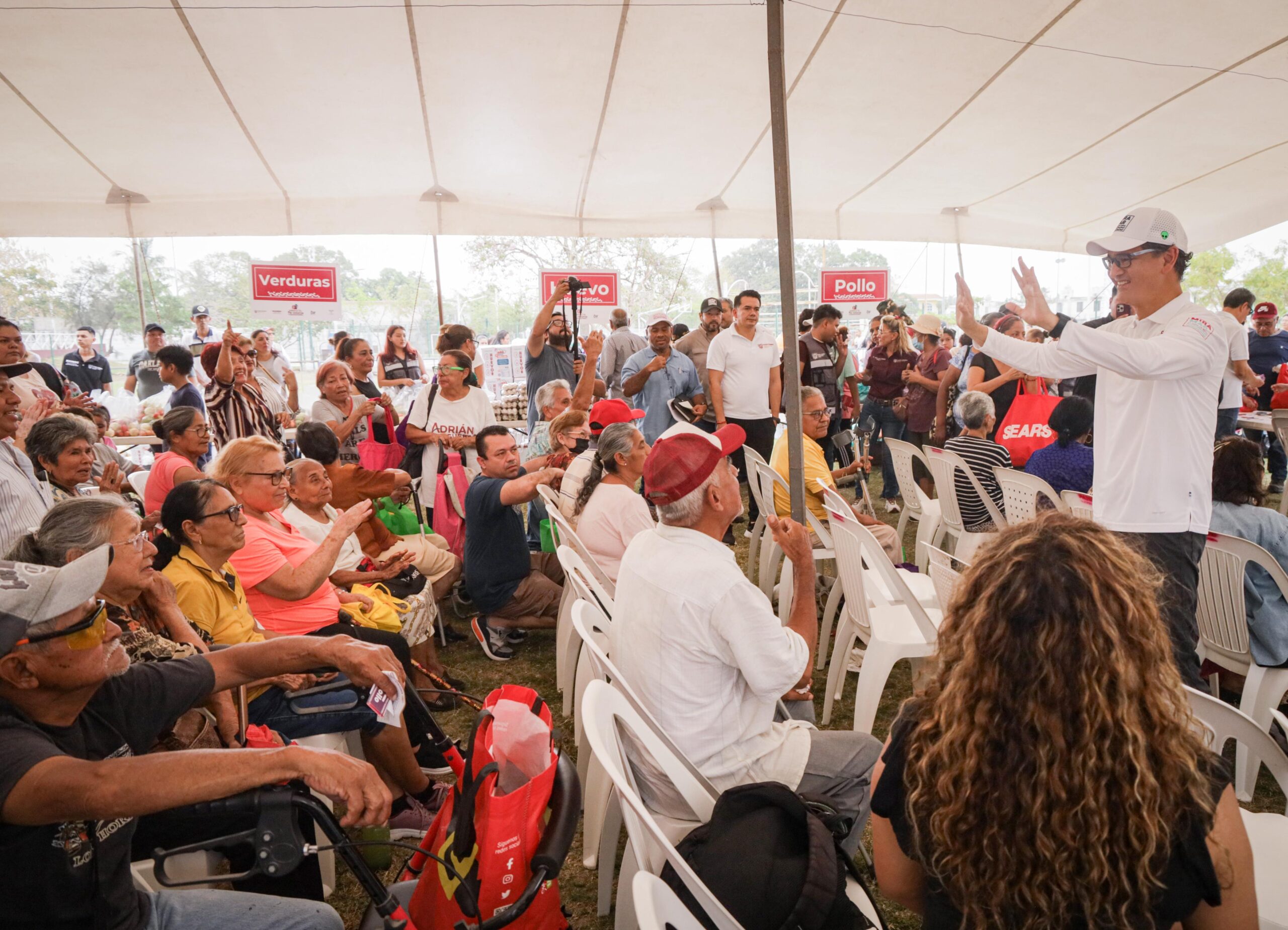 Erasmo lleva beneficios a más de 800 personas en jornada “Gobierno a tu Colonia”