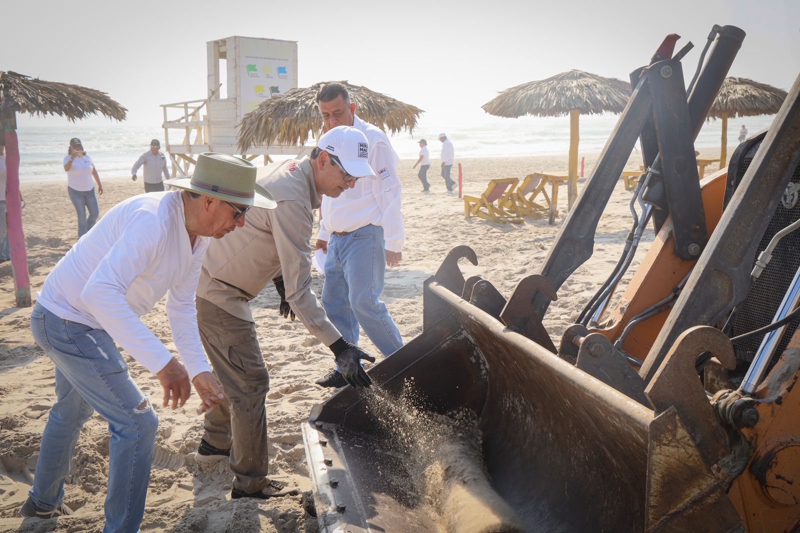Playa Miramar más limpia y segura: Erasmo González