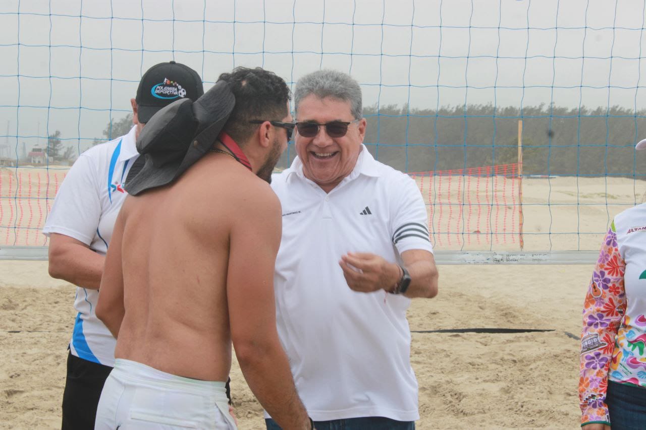Todo un éxito el Torneo de Voleibol en Playa Tesoro