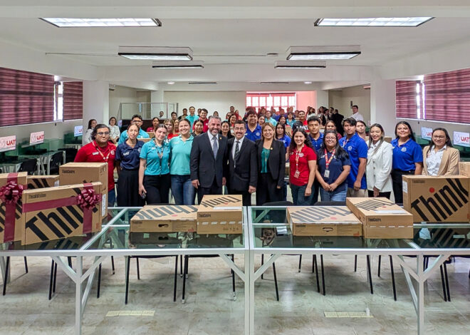 Equipa rector de la UAT centros de cómputo en Reynosa y Valle Hermoso