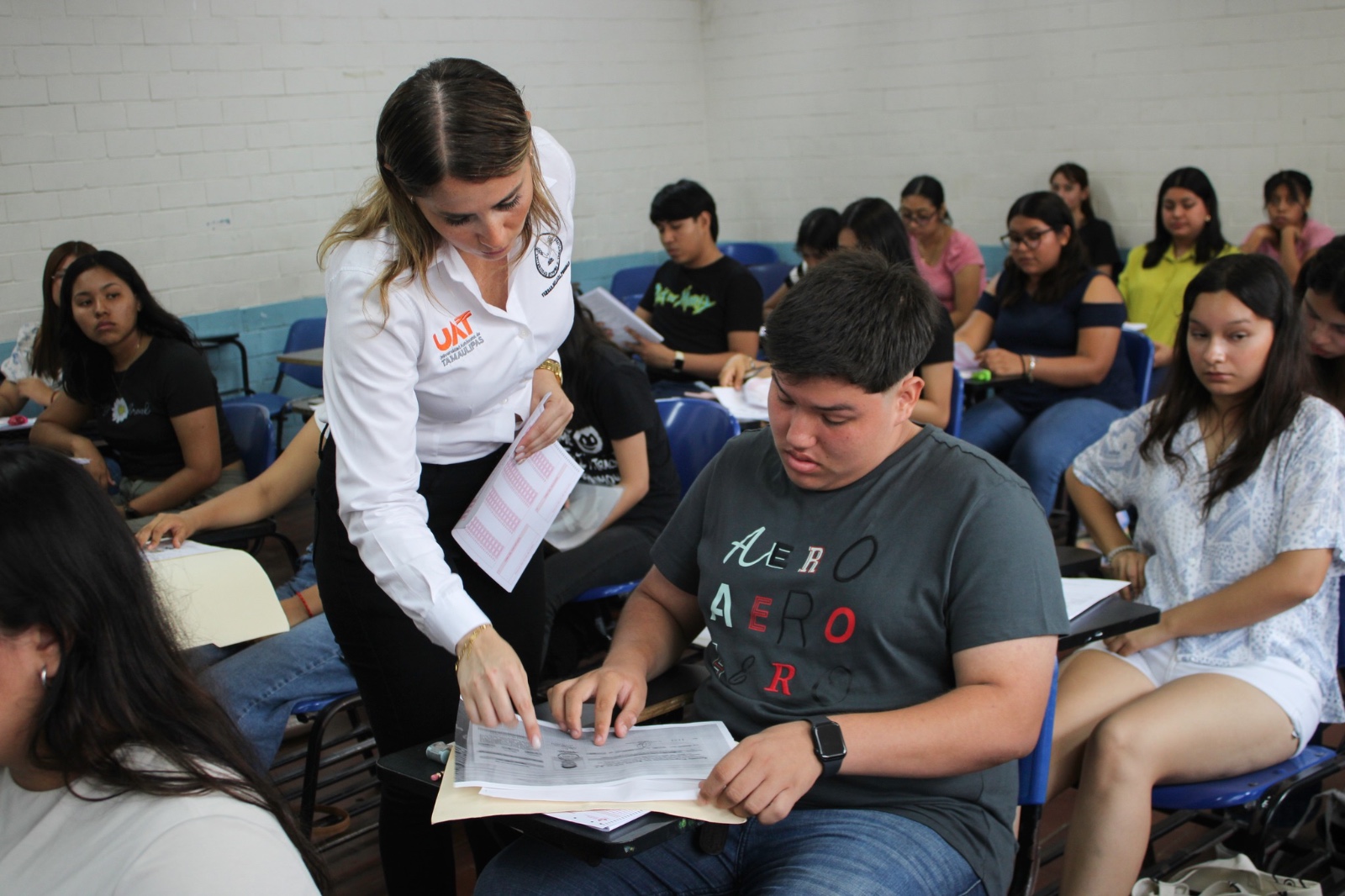 Recibe la UAT a miles de jóvenes en el examen de admisión EXANI-II
