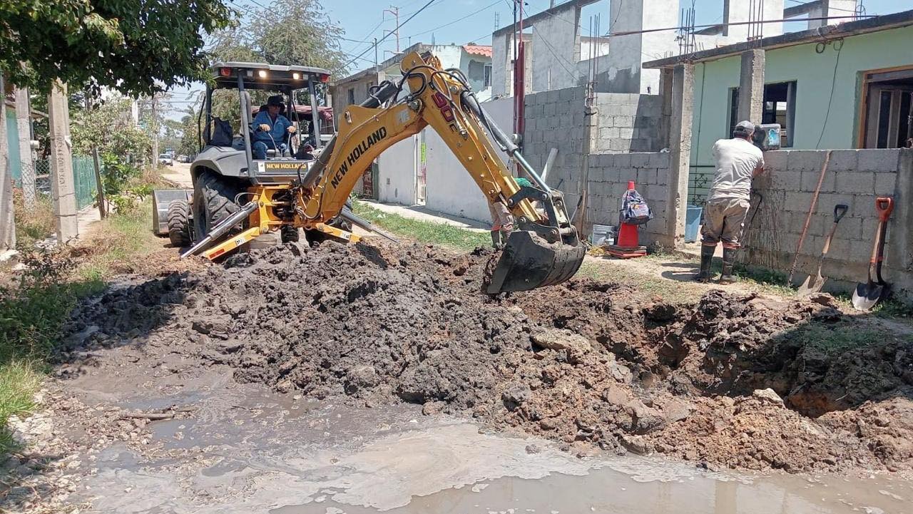 Arregla COMAPA Altamira fugas de agua en colonias de la zona sur