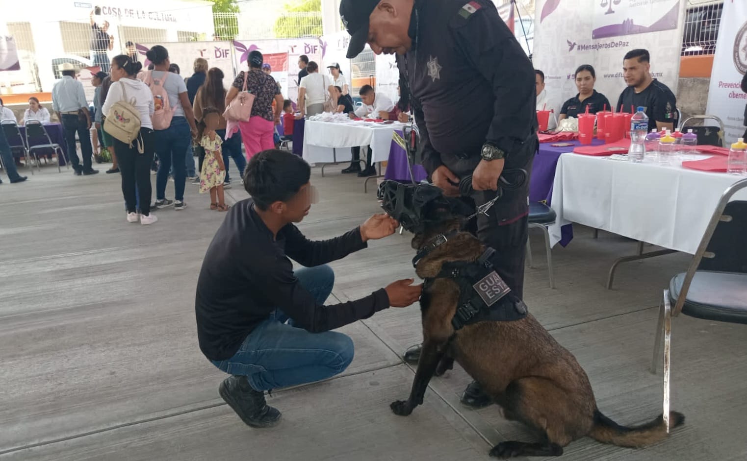 Agrupamiento canino de la Guardia Estatal convive con la ciudadanía en Brigada “Transformando Familias”