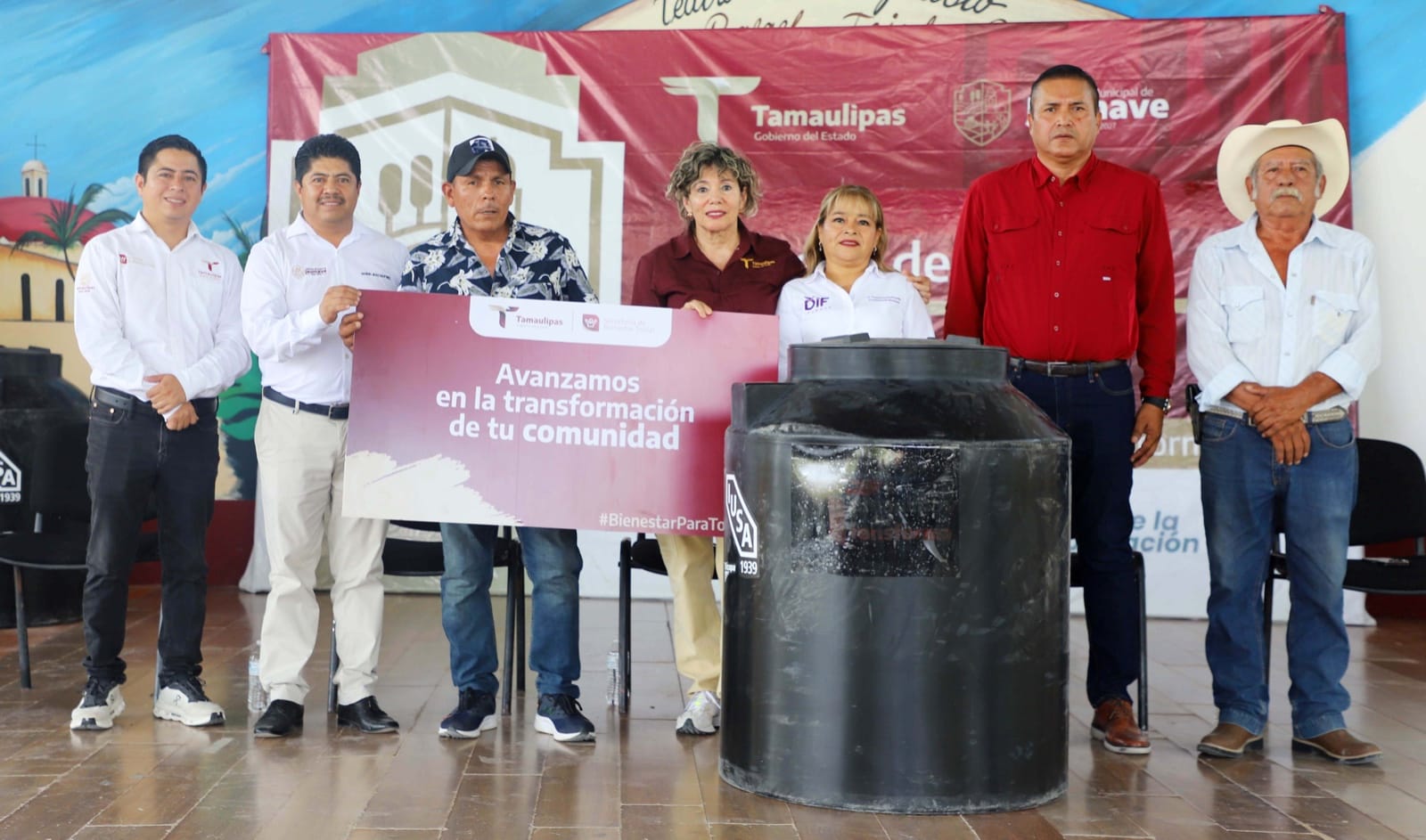 Entrega SEBIEN tinacos en Jaumave