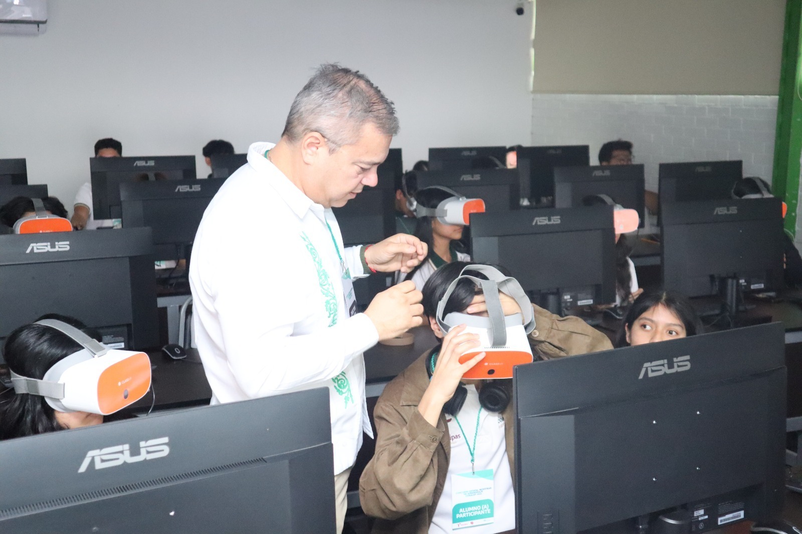 Innova CONALEP con laboratorio itinerante de realidad virtual