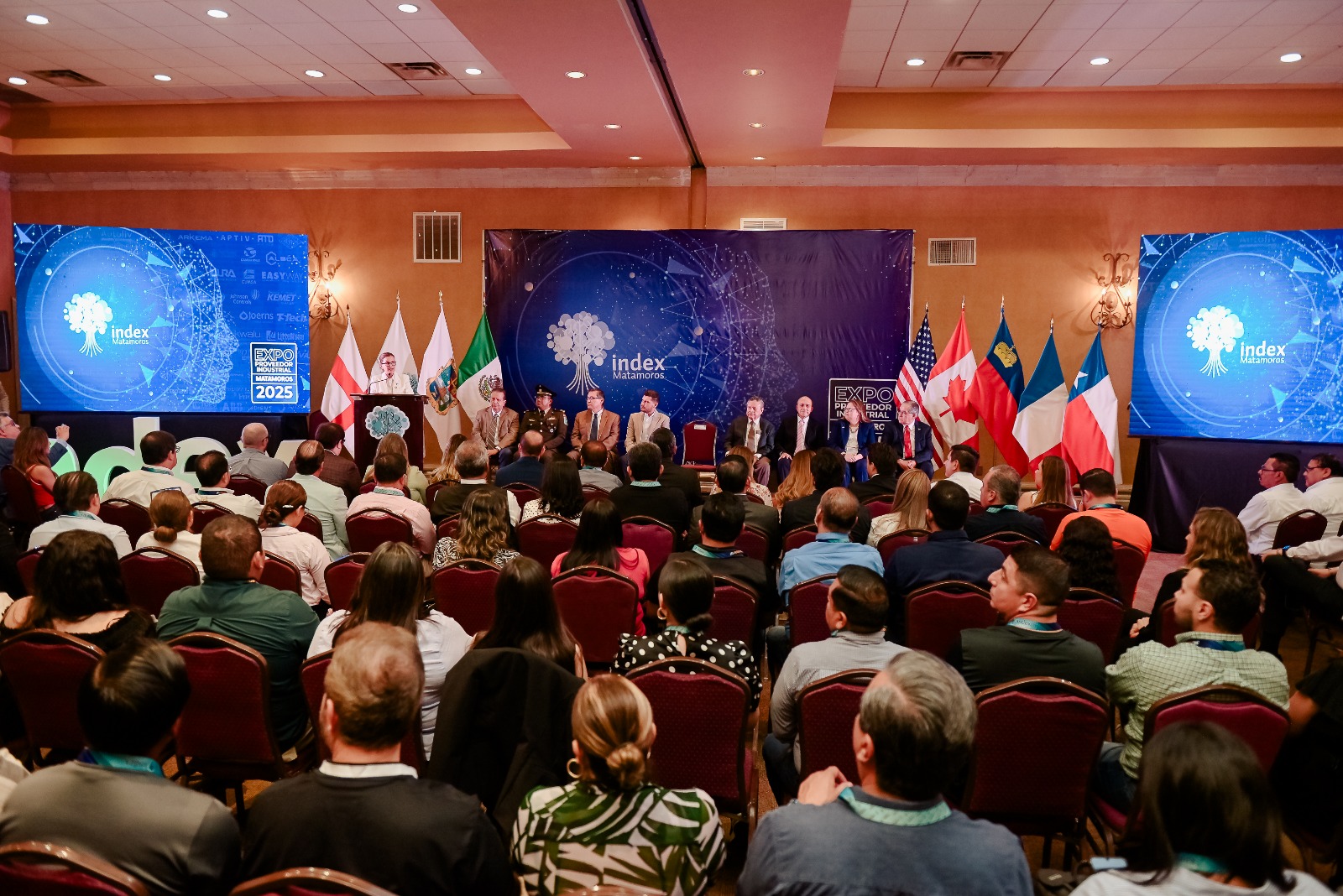 Encabeza Ninfa Cantú Deándar inauguración de la Expo Proveedor Industrial Matamoros 2025
