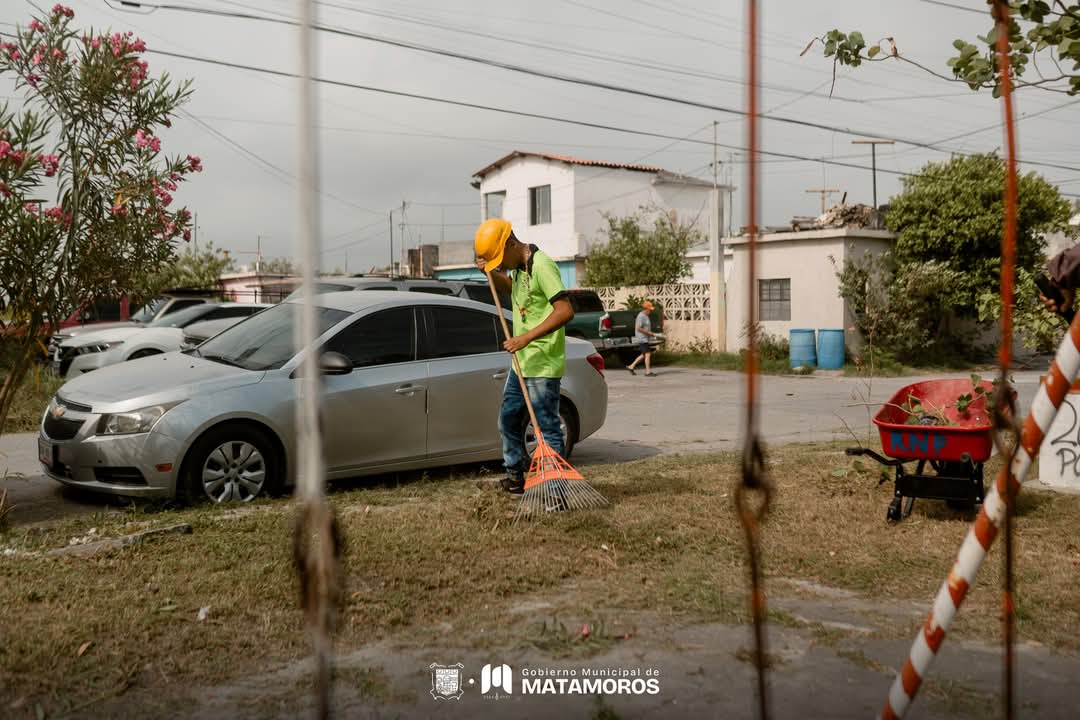 Cuadrilla Renace lleva a cabo labores de limpieza y mantenimiento en la col. Acuario