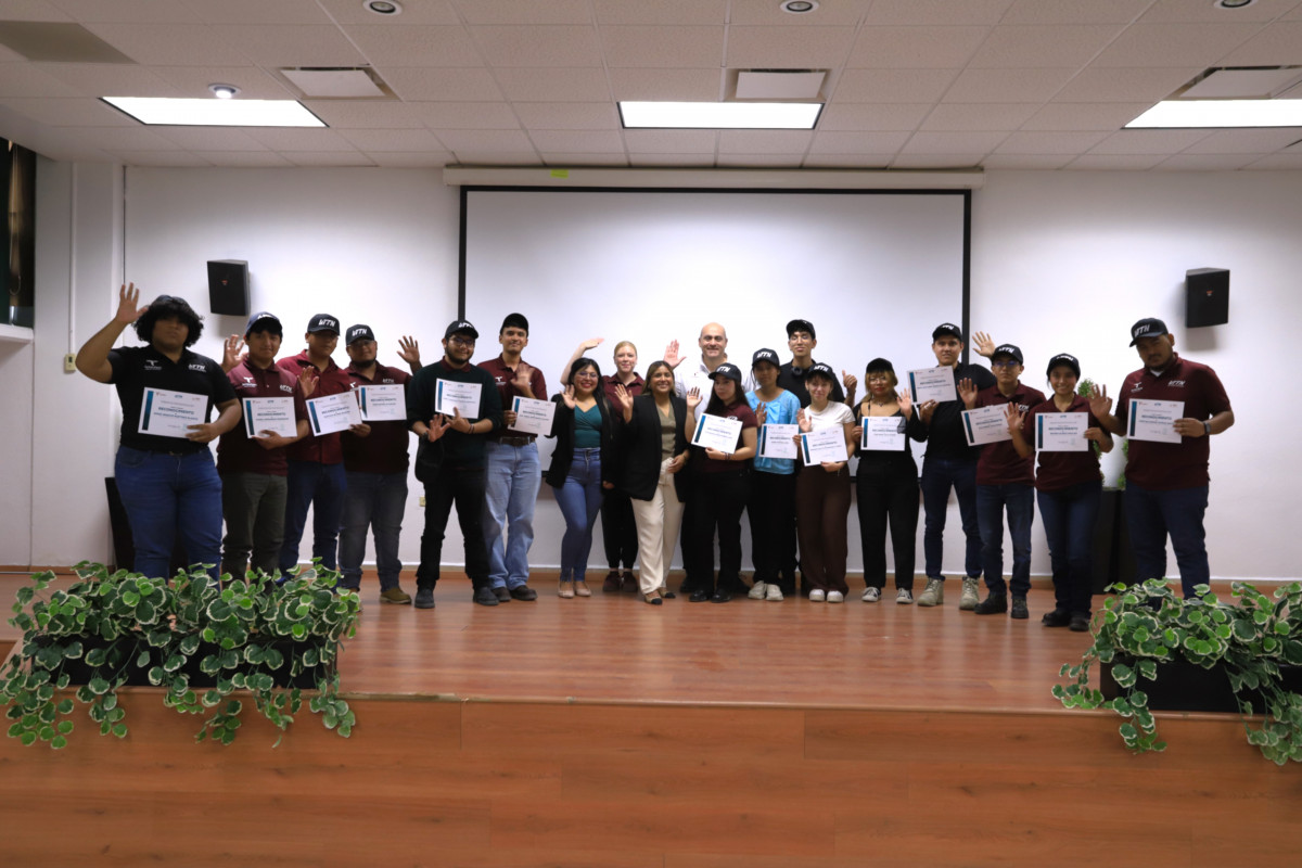 Reciben estudiantes de la UTTN taller de crecimiento personal y equilibrio emocional