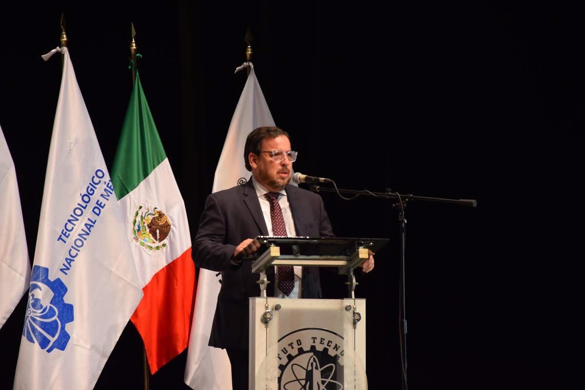 Reitera titular de la SET su compromiso con la educación superior