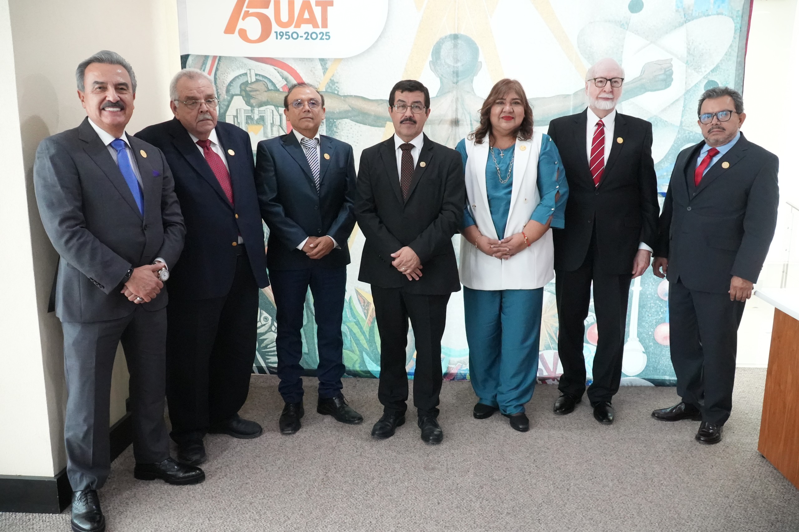 Toman protesta nuevos integrantes del Patronato de la UAT