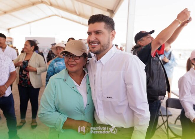 El alcalde Beto Granados encabeza el tradicional desfile de lanchas en el Festival del Pescador 2025