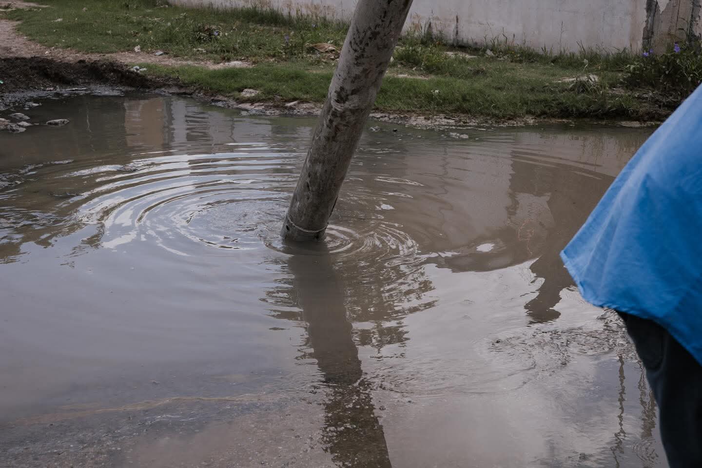 Gobierno Municipal instruye trabajos de desazolve en la colonia Sección 16 para mejorar el sistema de drenaje sanitario