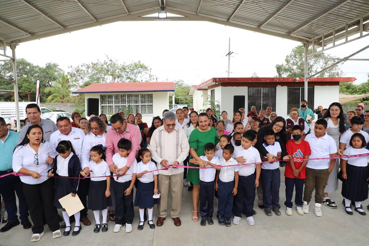 Mejora Armando Martínez condiciones de estudiantes altamirenses