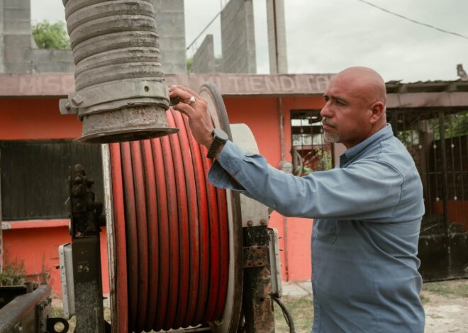 Gobierno Municipal destapa tuberías de drenaje de la colonia Jesús Vega Sánchez