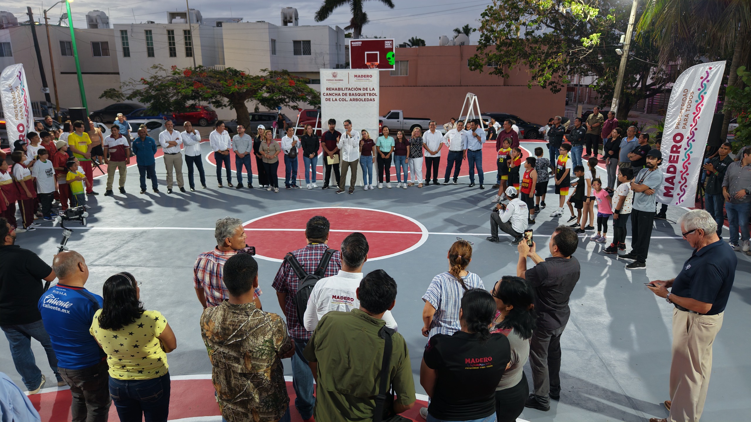 Erasmo González dignifica una cancha más; ahora en colonia Arboledas