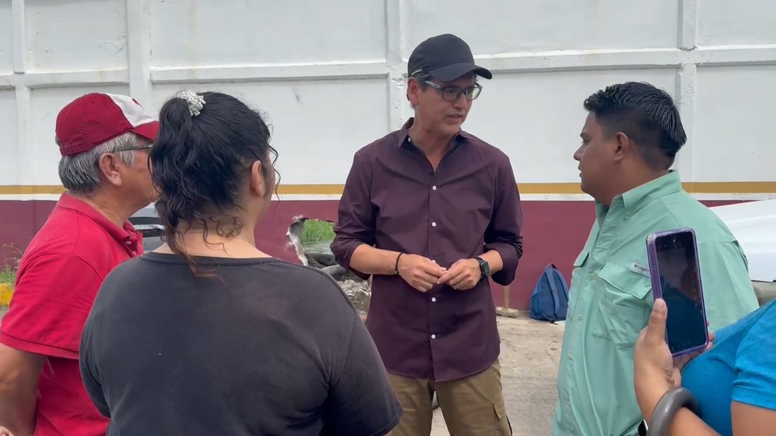 Erasmo atiende llamado de vecinos de Hipódromo por afectaciones por lluvias