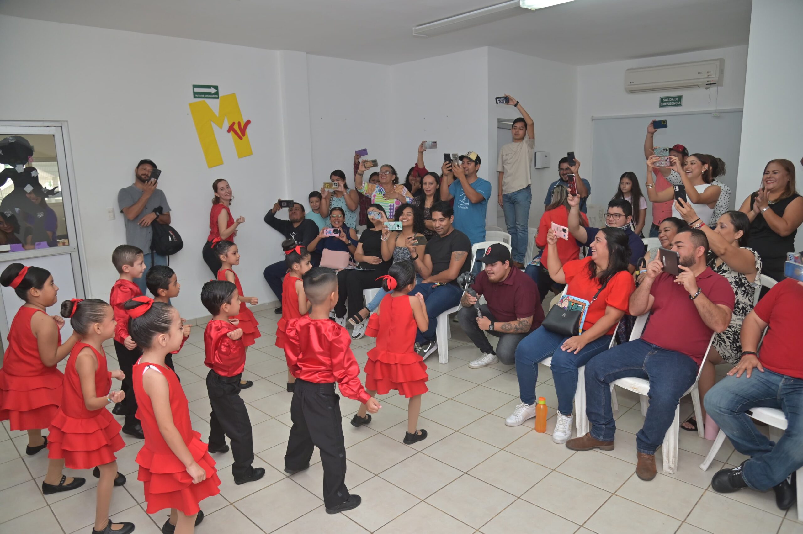 Festejan DIF Tampico y Luz Adriana Villarreal Anaya a Papás y Mamás de Centros de Atención y Cuidado Infantil