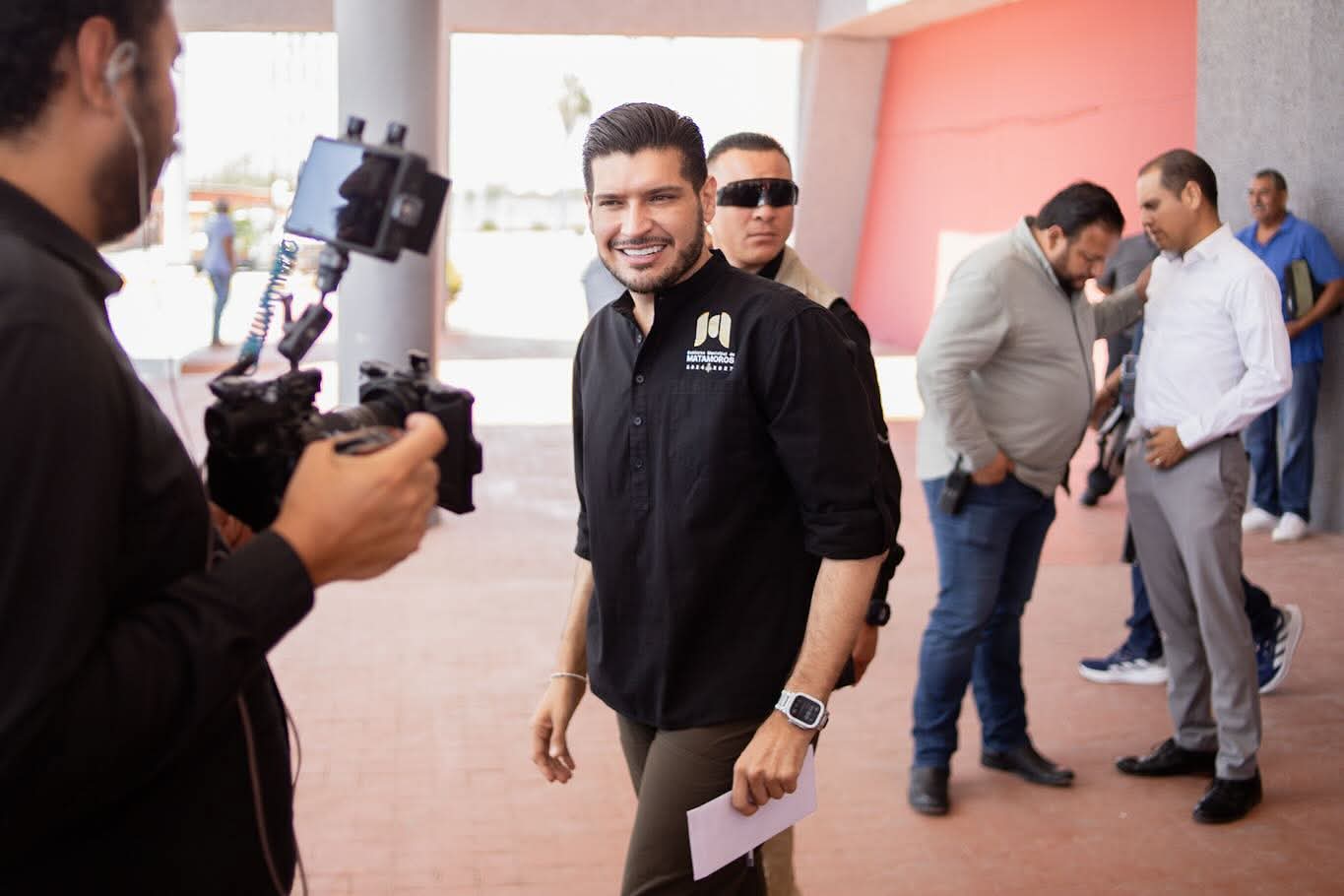 En audiencia pública, se hace entrega de lentes gratuitos; programa que habrá de continuar