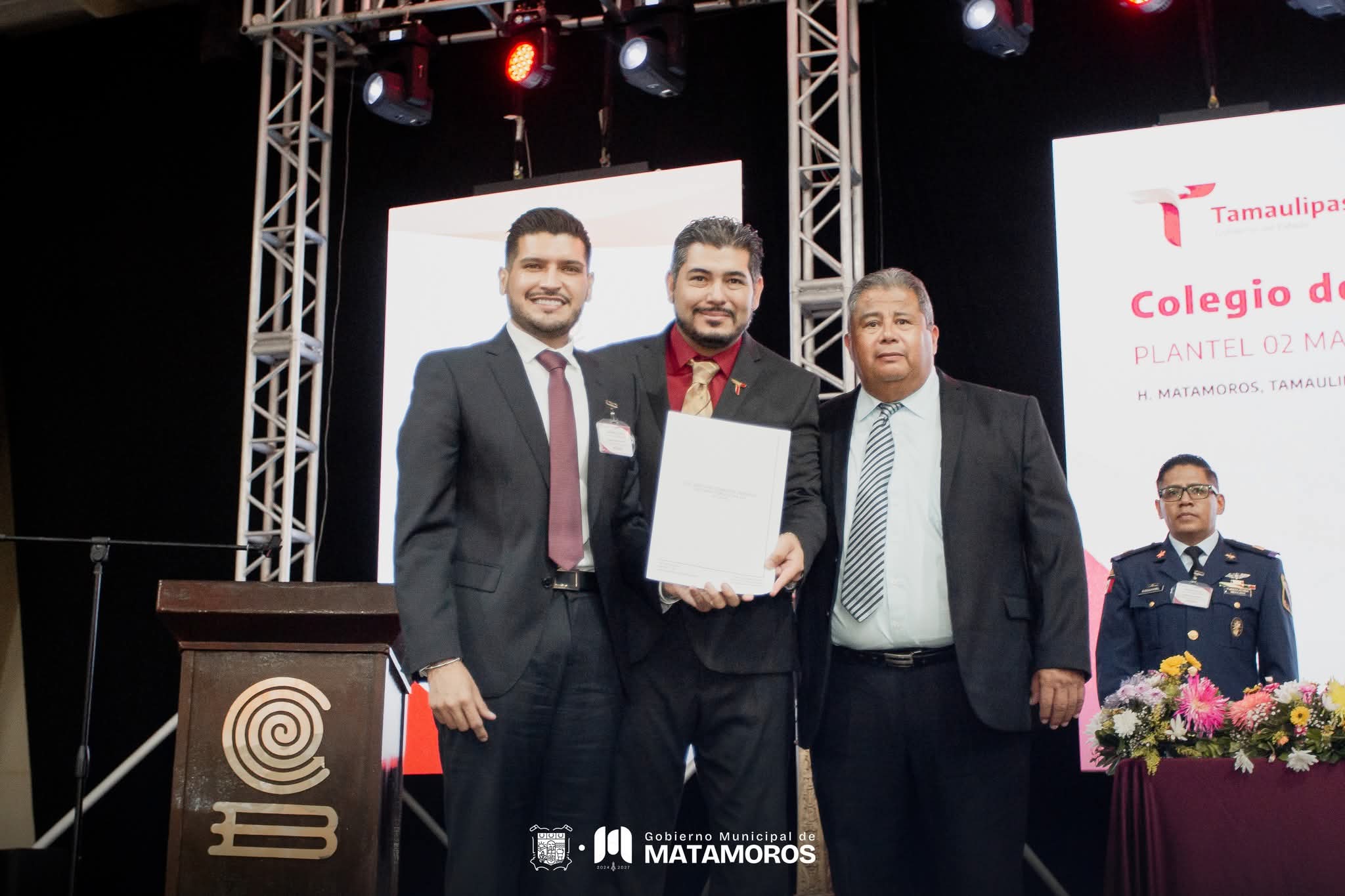 El alcalde Beto Granados apadrina a alumnos del COBAT 02 y entrega escrituras al plantel extensión Palmitas