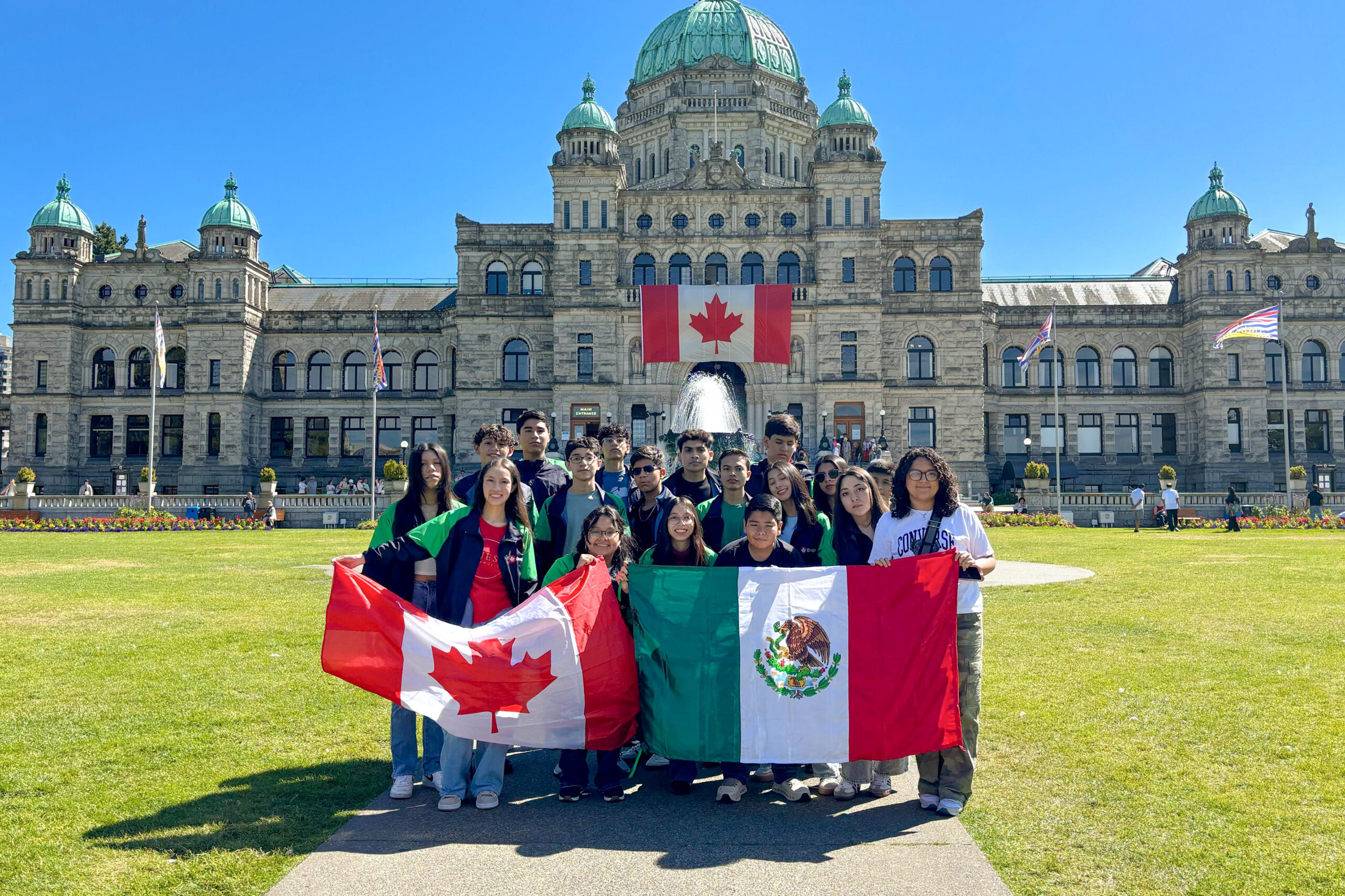 Estudiantes del CeINA UAT viven experiencia cultural en Canadá