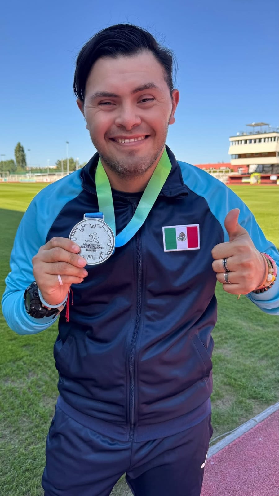 Gana Juan Mascorro medalla de plata en el Abierto Europeo de Atletismo para Personas con Síndrome de Down