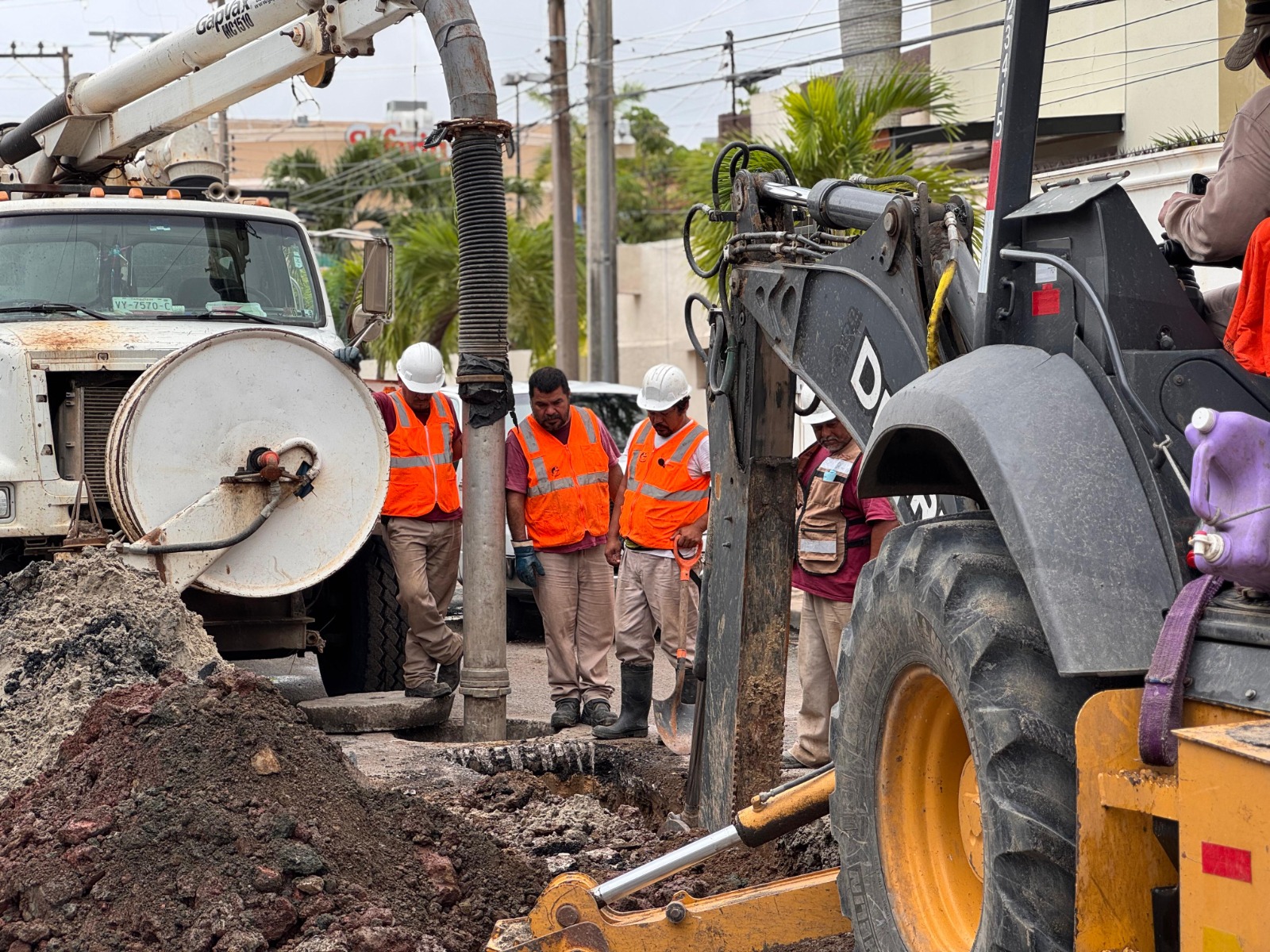 Atiende COMAPA SUR con prontitud red de drenaje en importante sector