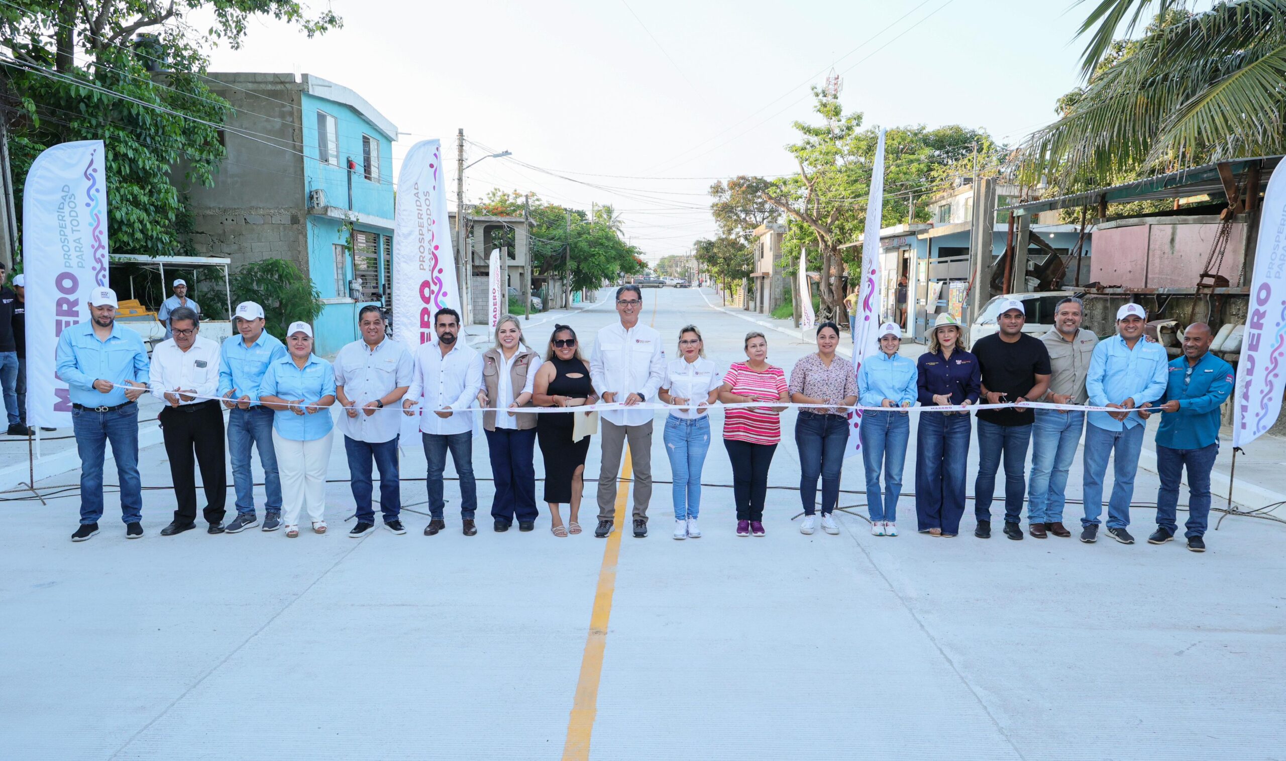 Erasmo González inaugura primera obra de pavimentación 2025 y arranca una calle más