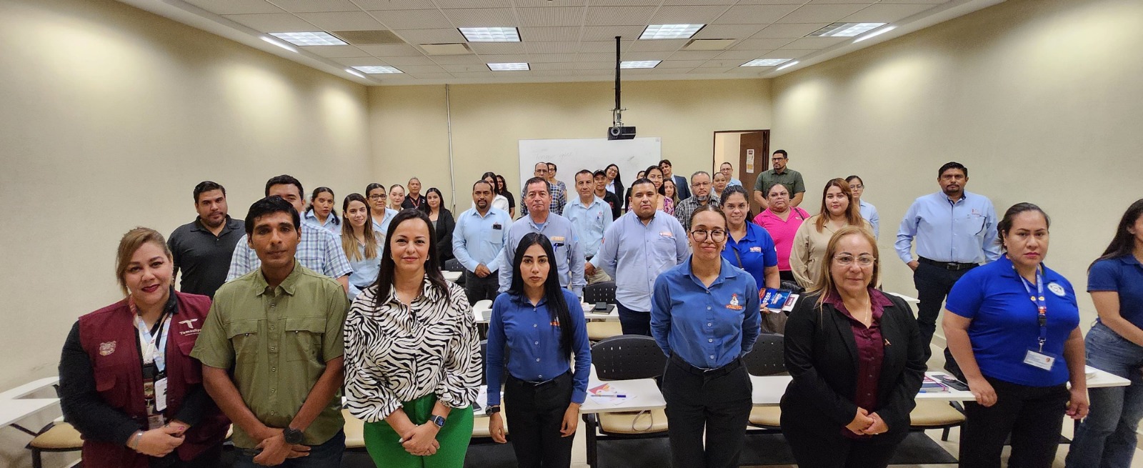 Capacita Secretaría del Trabajo a empresas sobre la Ley Silla, promoviendo condiciones laborales dignas y seguras