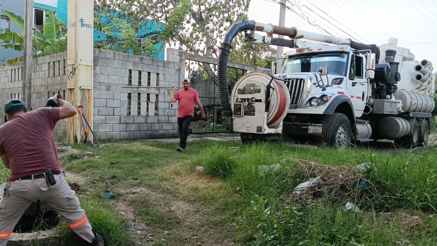 Brinda COMAPA Altamira mantenimiento a la red de drenaje