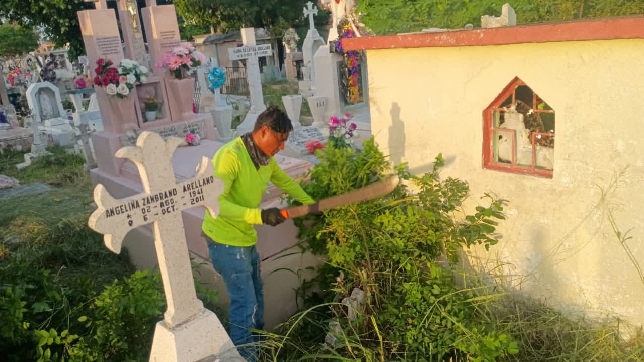 Gobierno de Matamoros refuerza limpieza y fumigación en panteones municipales