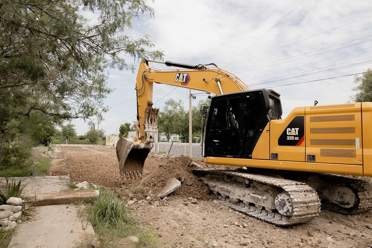 Alcalde Beto Granados supervisa obra de pavimentación en colonia Ebenezer
