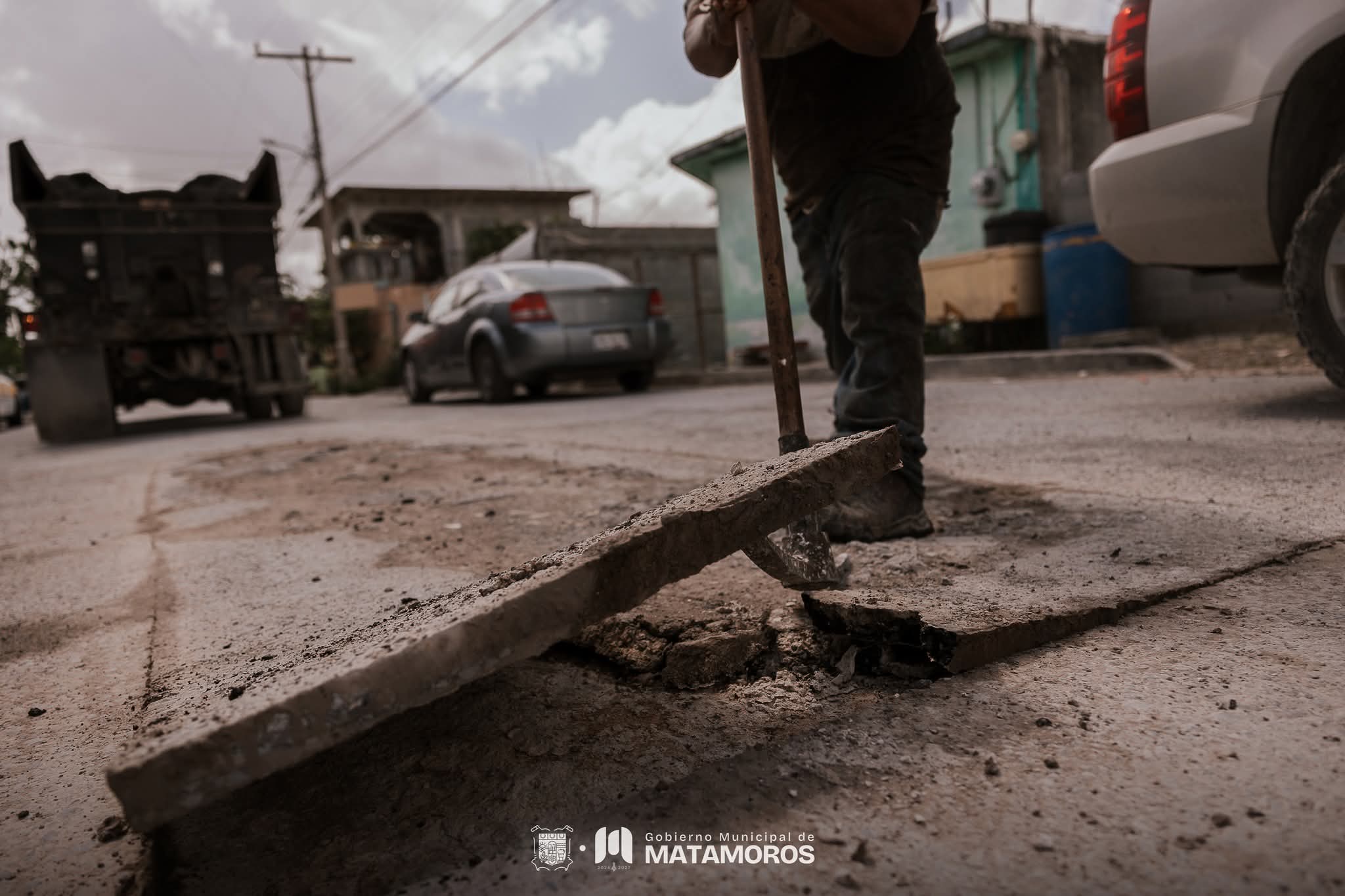 Continúan los trabajos de mejoramiento vial en diversas colonias de Matamoros