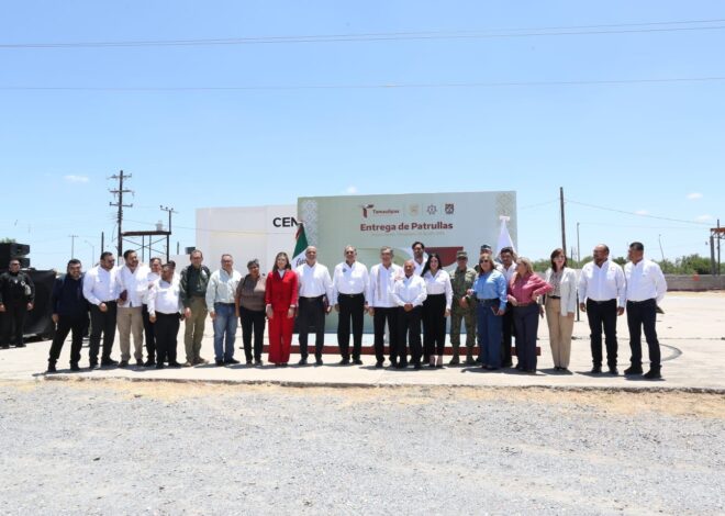 Entrega gobernador de Tamaulipas nuevos vehículos para seguridad pública